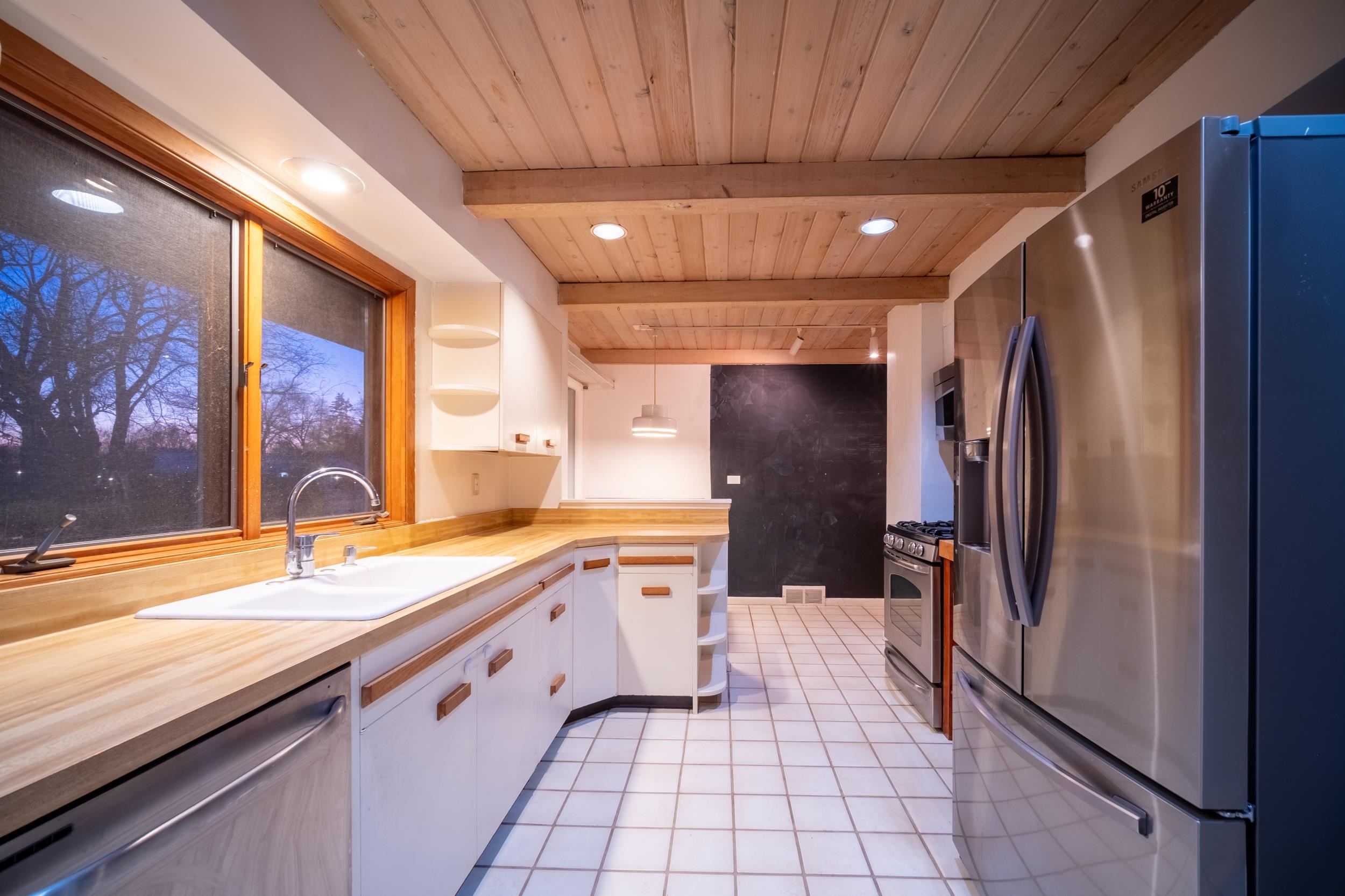 2812 Guilford Road Rockford, IL 61107 - Photo 3 of 28