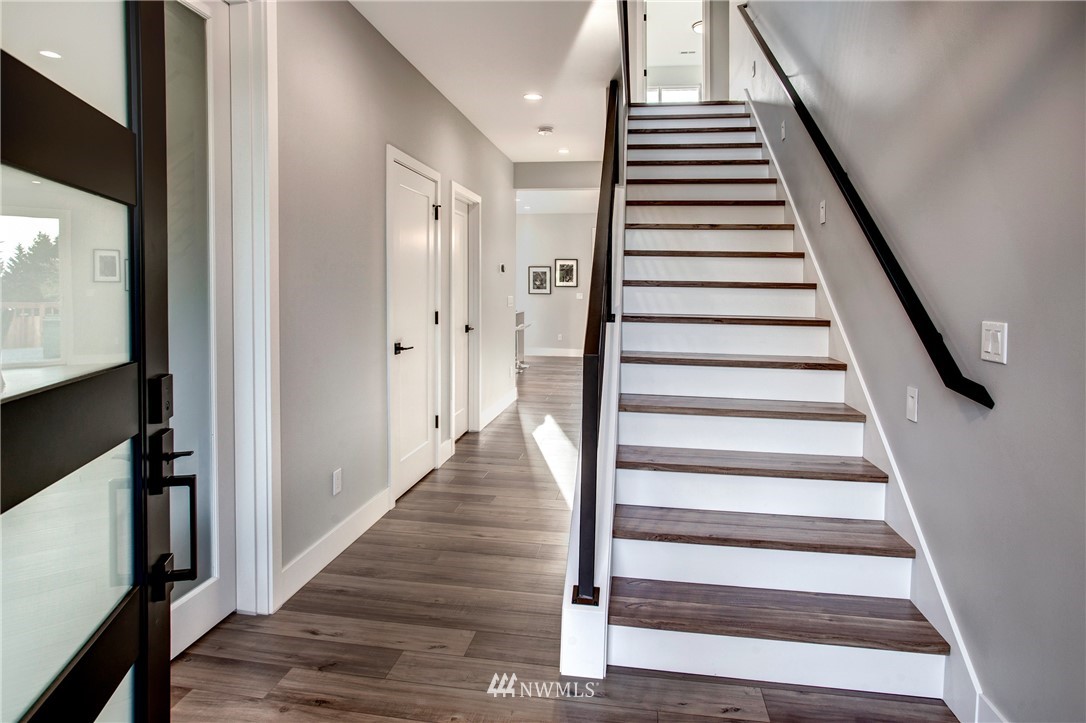8710 196th Street Southwest Edmonds, WA 98026 - Photo 3 of 40 Gallery Image 3