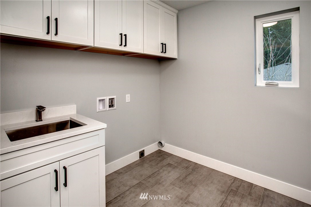 8710 196th Street Southwest Edmonds, WA 98026 - Photo 31 of 40 Gallery Image 31