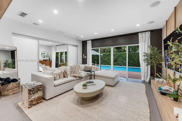 $2,995,000 | 54 Bay Heights Drive, Miami, FL 33133