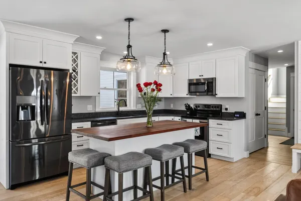 $889,900 | 10 Lodge Drive, Saco, ME 04072