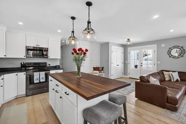 $889,900 | 10 Lodge Drive, Saco, ME 04072
