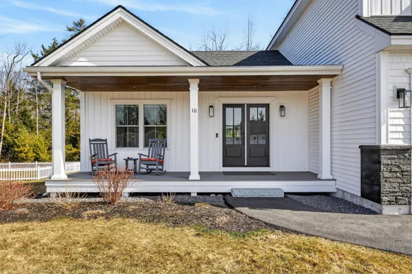 $889,900 | 10 Lodge Drive, Saco, ME 04072