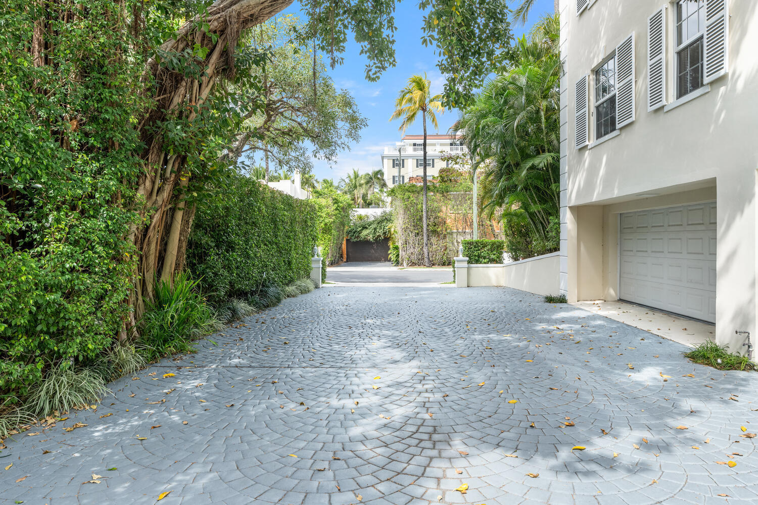 350 Cocoanut Row, Unit 3A Palm Beach, FL 33480 - Photo 37 of 38 350 Cocoanut Row Apt 3A Palm-large-039-0