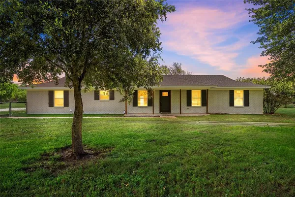 $414,900 | 154 Longhorn Parkway, Axtell, TX 76624