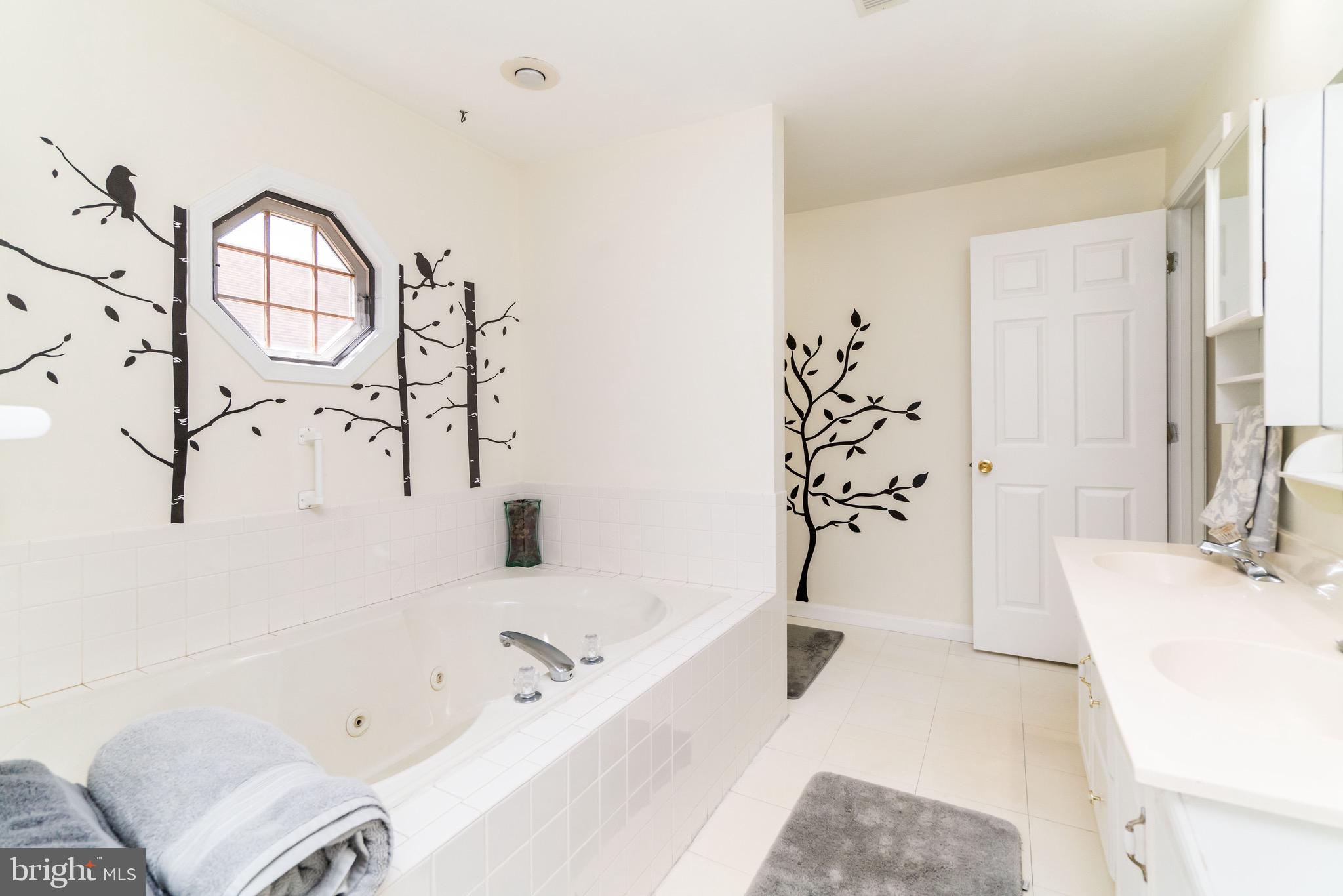 5708 Falls Road Baltimore, MD 21209 - Photo 17 of 34 Upstairs Master Bath
