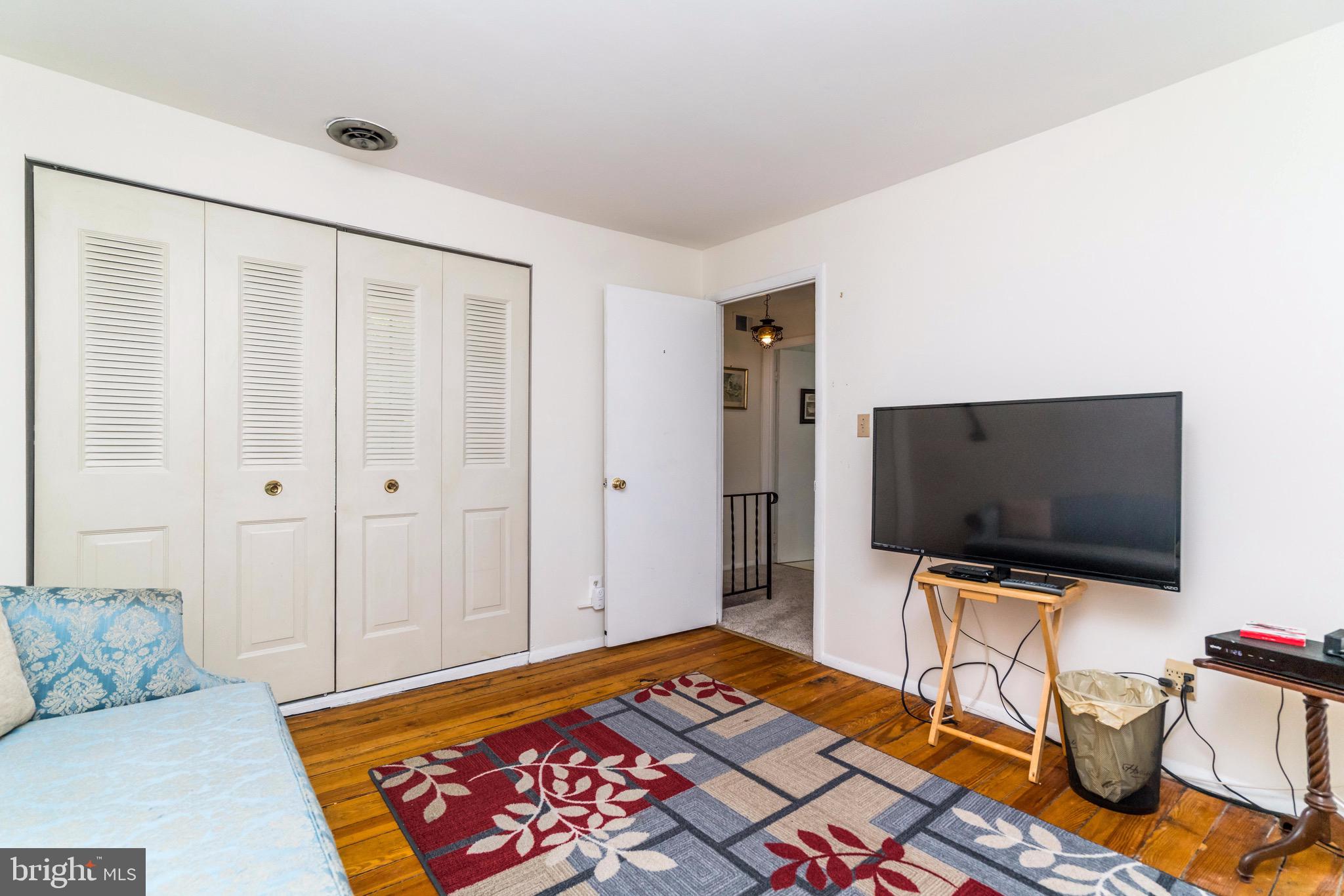 5708 Falls Road Baltimore, MD 21209 - Photo 20 of 34 Upstairs office/sitting area
