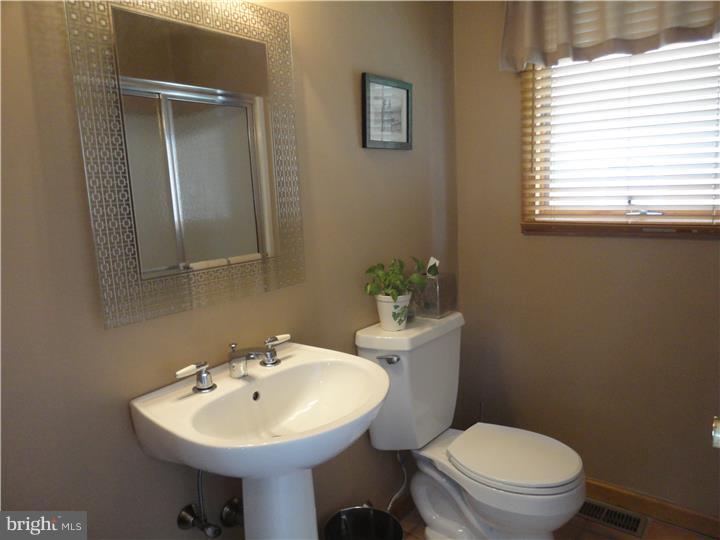 169 Warrior Road Drexel Hill, PA 19026 - Photo 11 of 17 Gallery Image 11