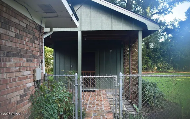 $1,300 | 184 Grey Eagle Road, Unit 1, Jeanerette, LA 70544
