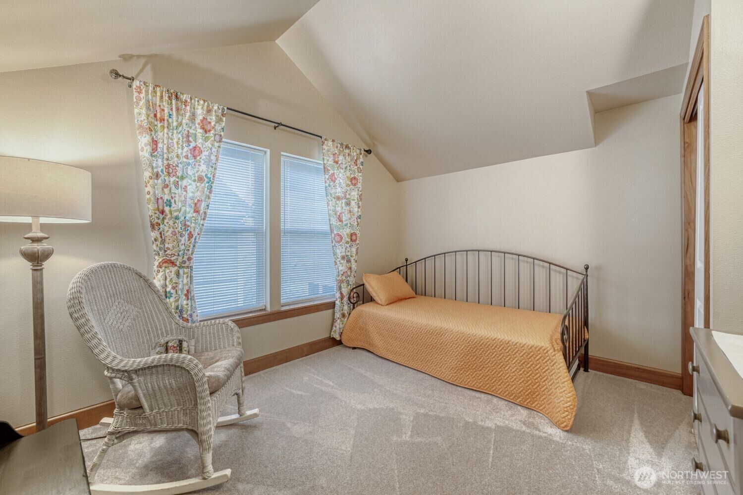 11740 Burke Avenue North Seattle, WA 98133 - Photo 17 of 26