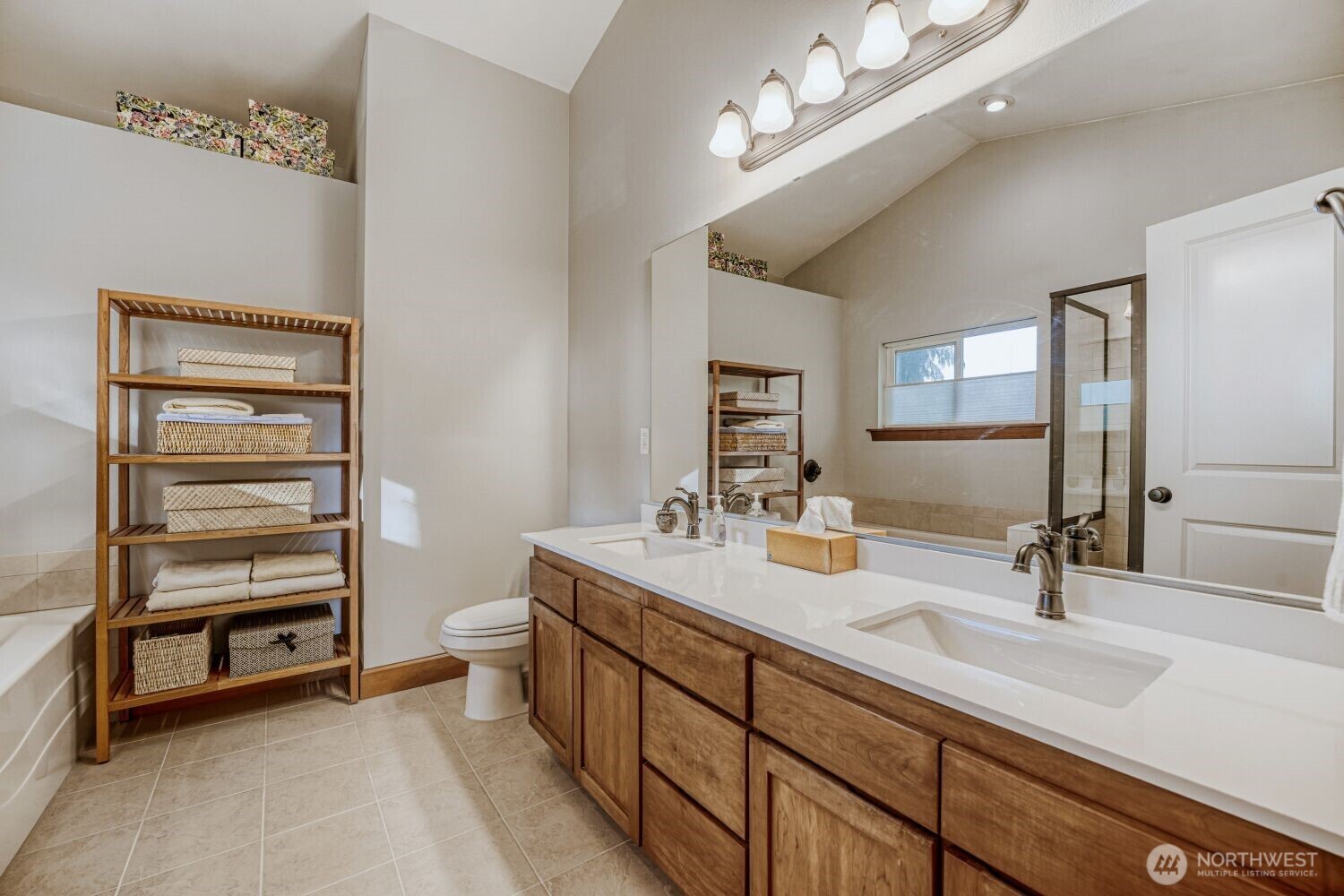 11740 Burke Avenue North Seattle, WA 98133 - Photo 19 of 26