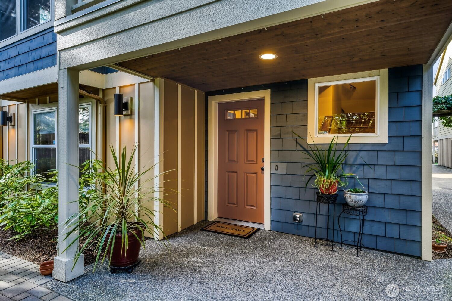 11740 Burke Avenue North Seattle, WA 98133 - Photo 3 of 26