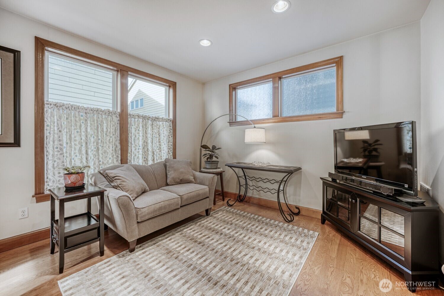 11740 Burke Avenue North Seattle, WA 98133 - Photo 9 of 26