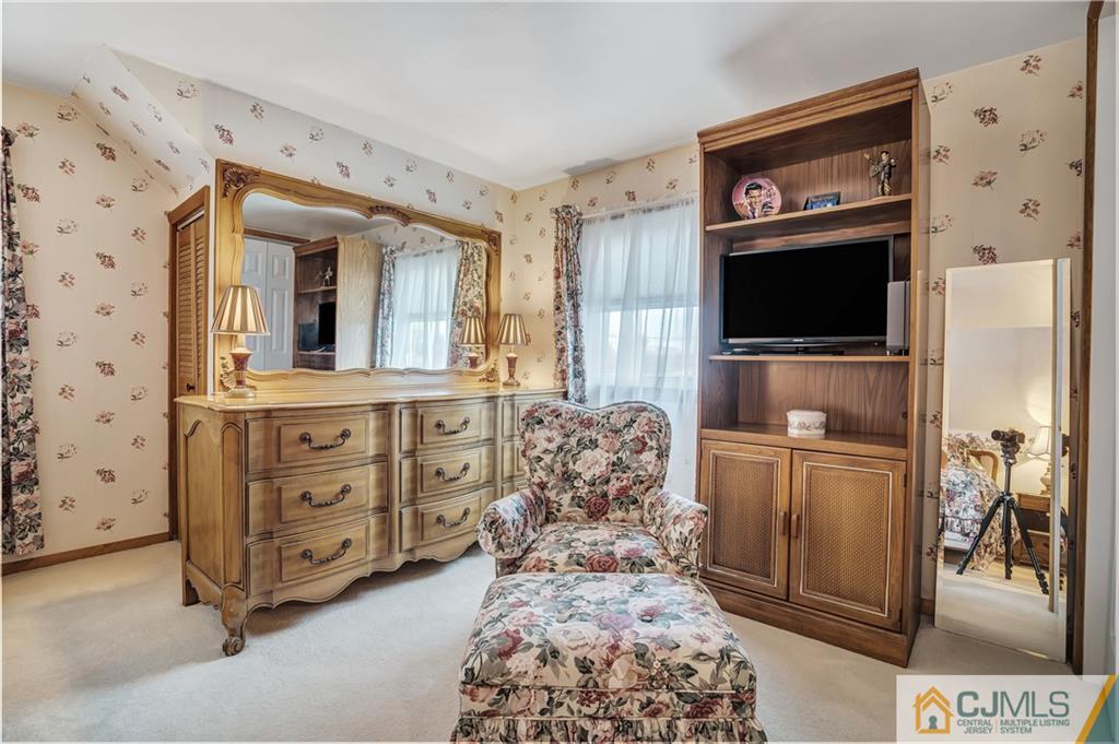 951 New Dover Road Edison, NJ 08820 - Photo 3 of 23 Gallery Image 3