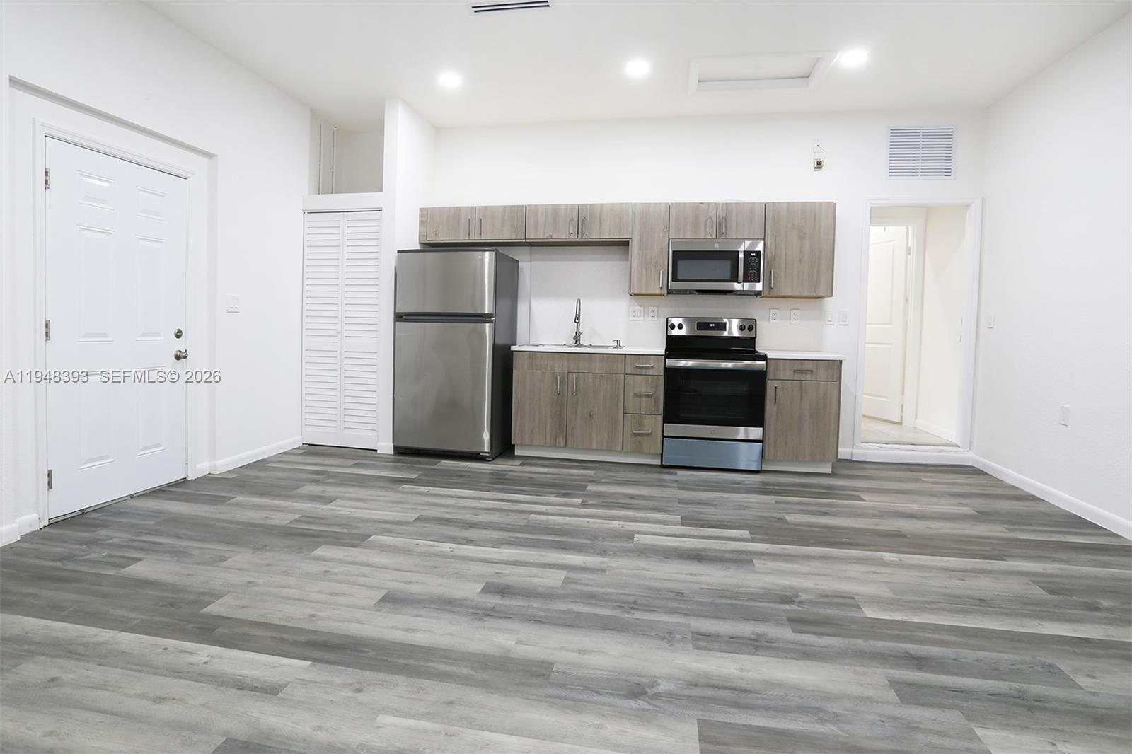 27440 Southwest 135th Ave Road Homestead, FL 33032 - Photo 58 of 75 In-law suite living/kitchen