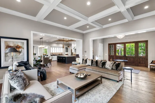 $4,250,000 | 1595 Locust Hills Circle, Wayzata, MN 55391