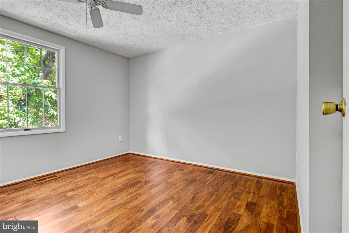 11535 Underoak Court Reston, VA 20191 - Photo 11 of 23 Gallery Image 11