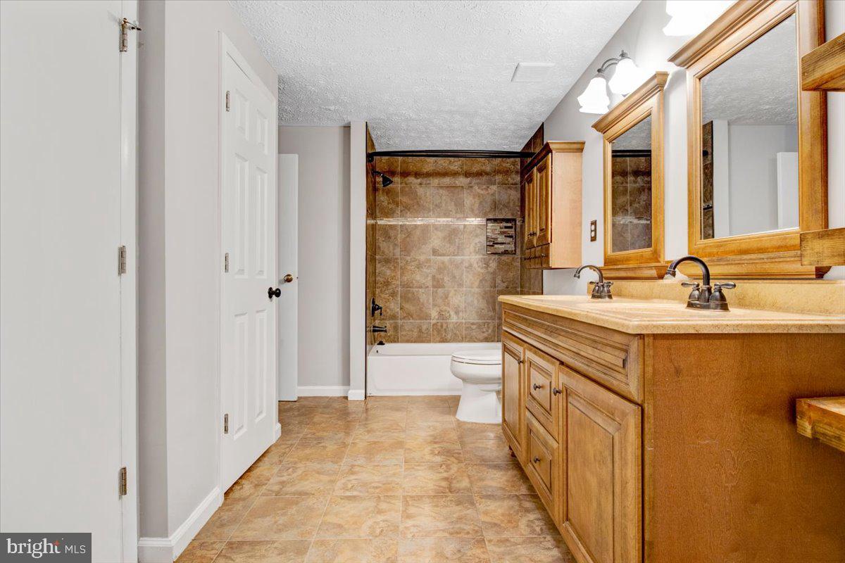 11535 Underoak Court Reston, VA 20191 - Photo 13 of 23 Gallery Image 13