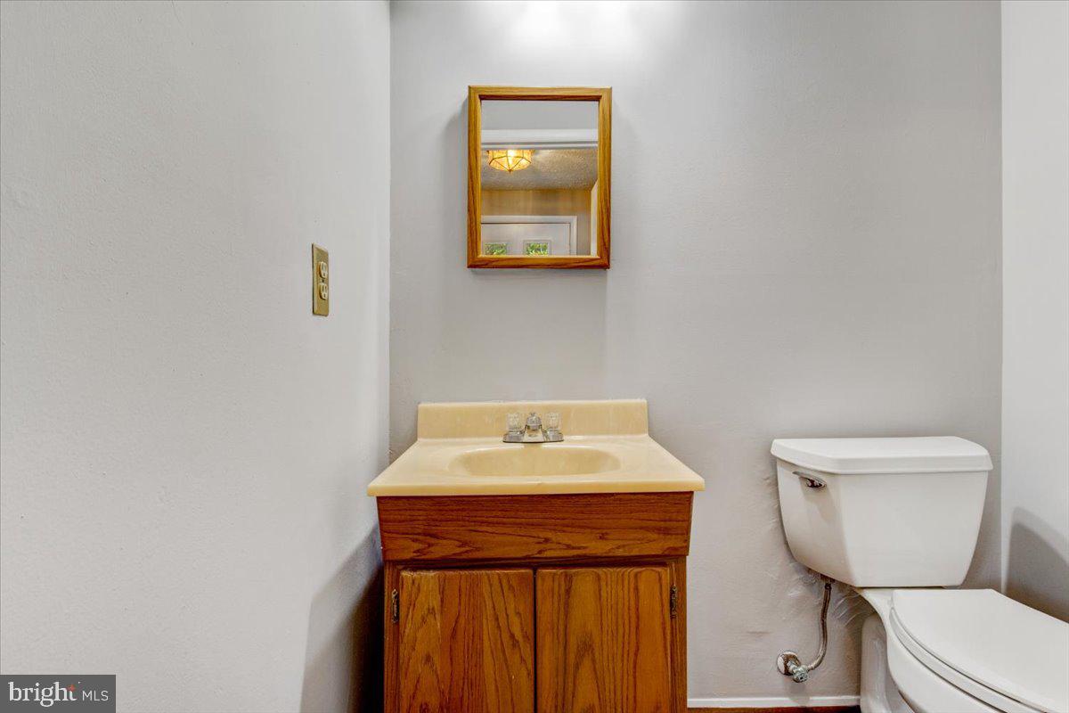 11535 Underoak Court Reston, VA 20191 - Photo 3 of 23 Gallery Image 3