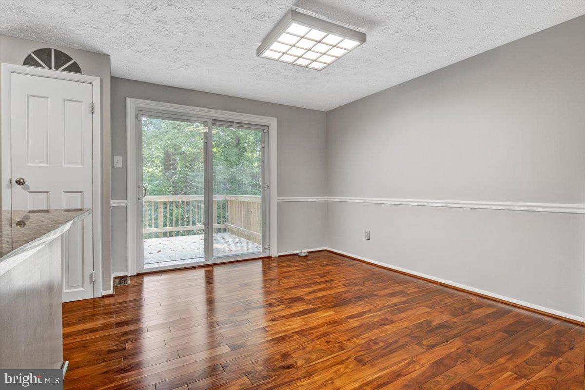 11535 Underoak Court Reston, VA 20191 - Photo 5 of 23 Gallery Image 5