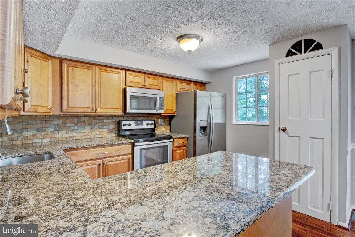 11535 Underoak Court Reston, VA 20191 - Photo 7 of 23 Gallery Image 7