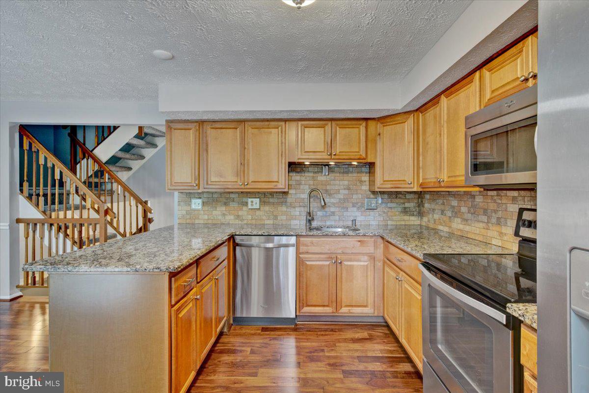 11535 Underoak Court Reston, VA 20191 - Photo 8 of 23 Gallery Image 8