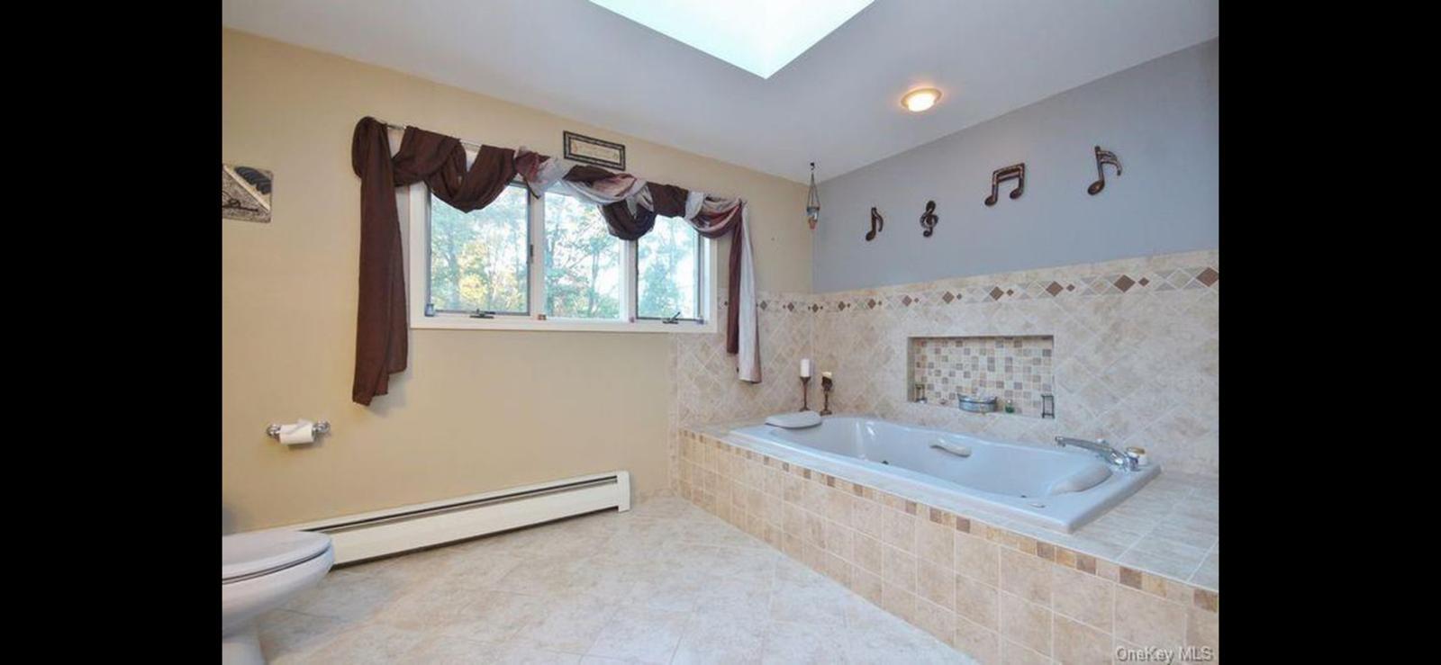 15 Ryder Court Stony Point, NY 10980 - Photo 23 of 31 a bathroom with a tub sink and mirror