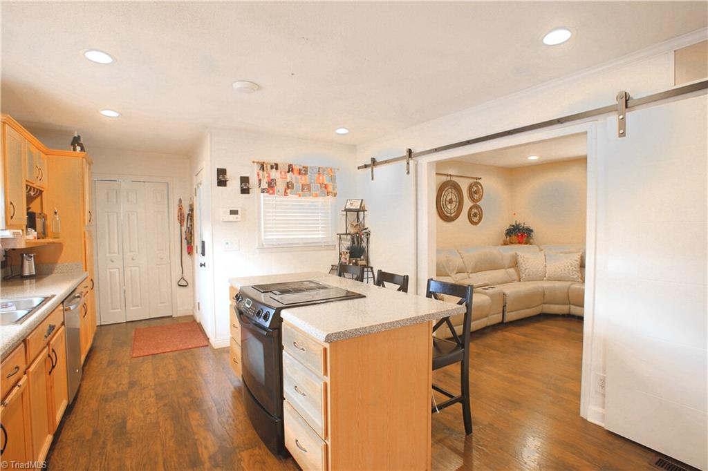 934 Liberty Road Archdale, NC 27263 - Photo 3 of 17 Gallery Image 3
