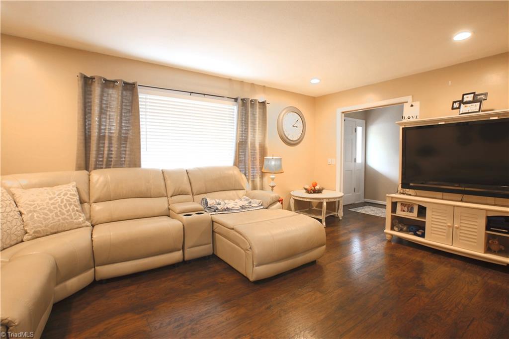 934 Liberty Road Archdale, NC 27263 - Photo 4 of 17 Gallery Image 4