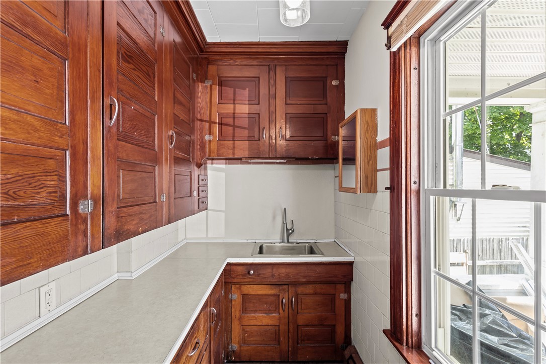 86 Spring Street Lincoln, RI 02838 - Photo 3 of 34