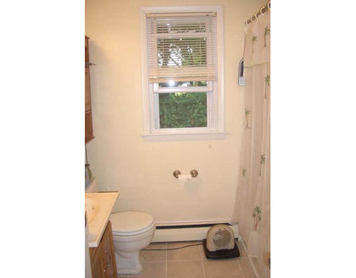 18 Cherokee Drive Springfield, MA 01109 - Photo 4 of 11 Gallery Image 4
