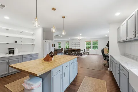 $649,900 | 2010 Mosley Ferry Road, Chapmansboro, TN 37035