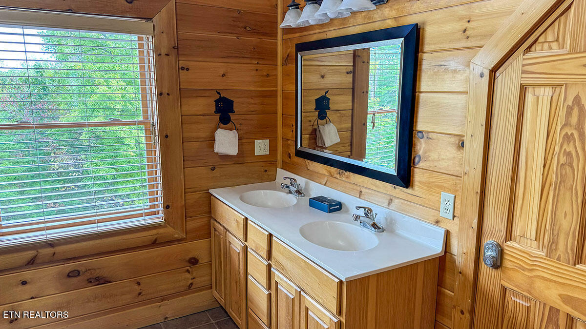 1352 Timberwolf Way Sevierville, TN 37876 - Photo 13 of 41 rental-cabin-15