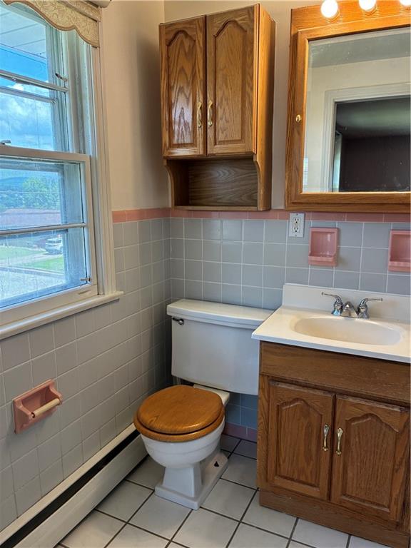 50 Barbara Road Latrobe, PA 15650 - Photo 23 of 48 Master Bedroom en suite bathroom
