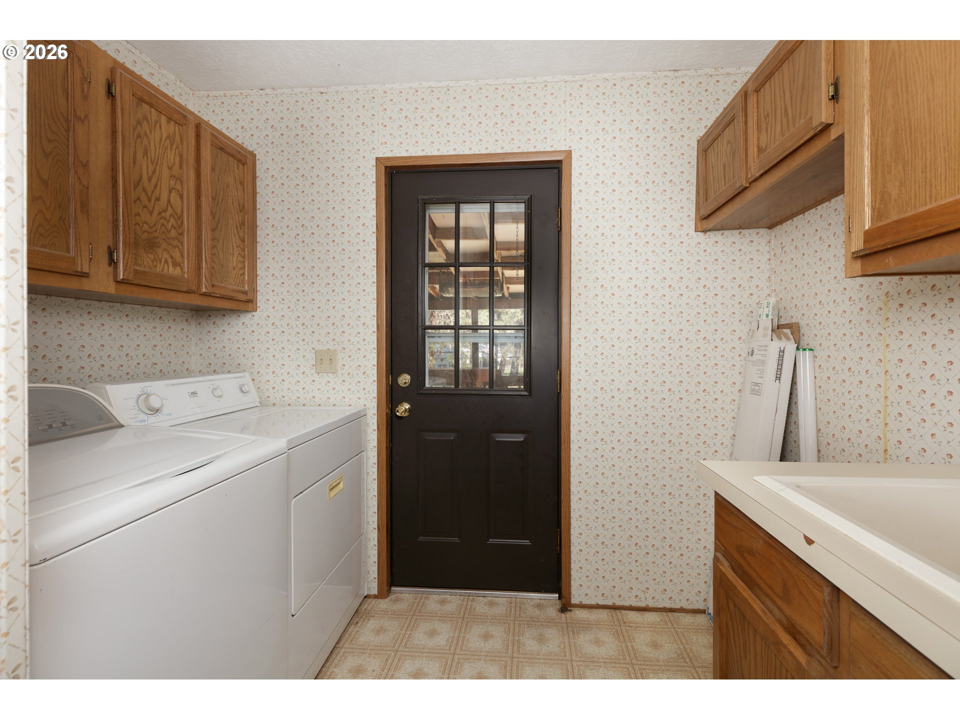 245 South Mike Road Tygh Valley, OR 97063 - Photo 11 of 22 a utility room with closet dryer and washer