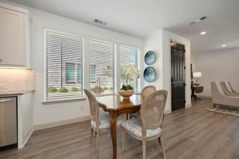 $350,000 | 425 Parkside Drive, Argyle, TX 76226