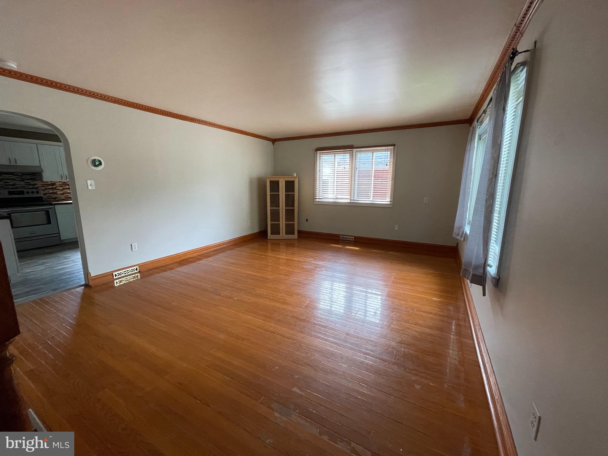 909 Van Reed Road Reading, PA 19610 - Photo 6 of 45 Living Room