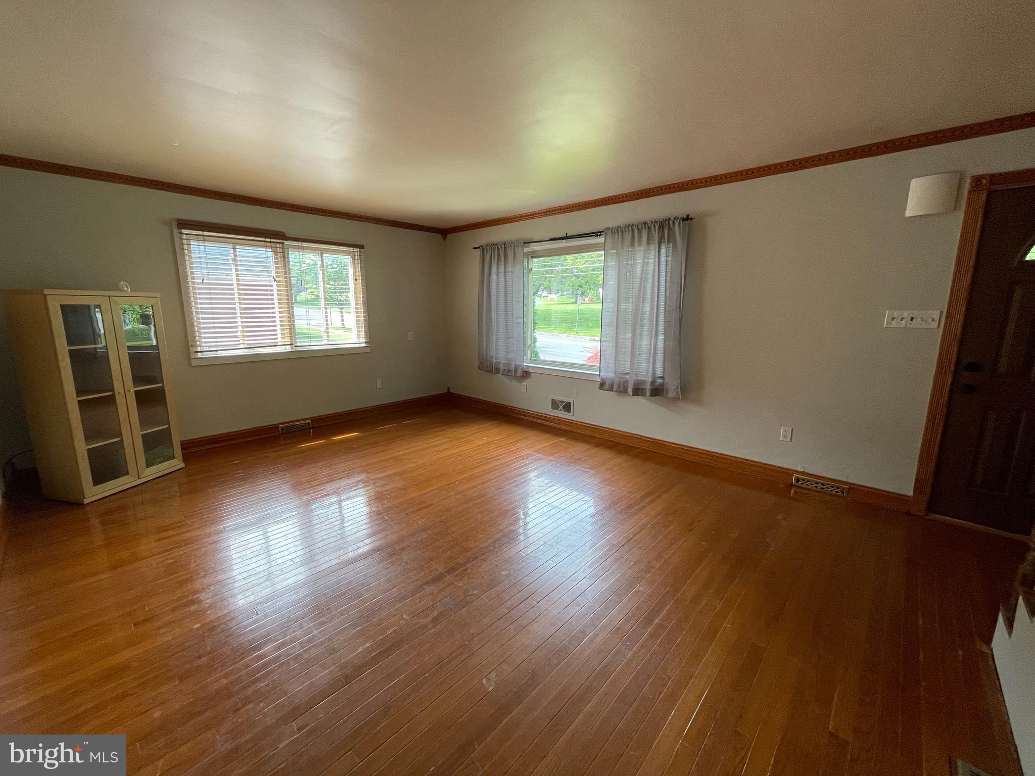 909 Van Reed Road Reading, PA 19610 - Photo 7 of 45 Living Room