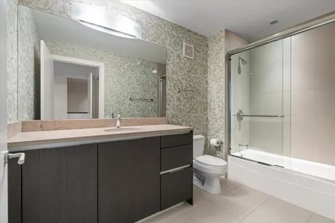 $2,319,000 | 194 North Park Drive, Chicago, IL 60601
