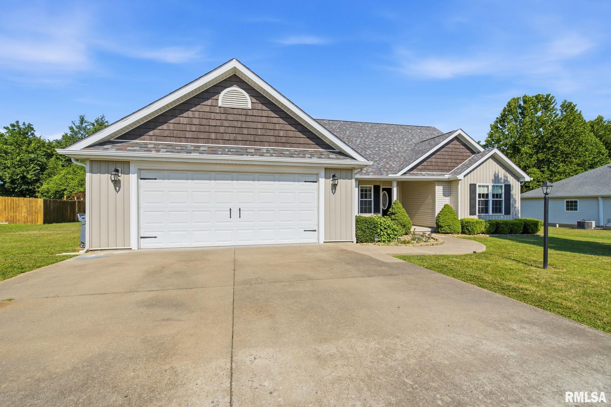 407 Prince Lane Herrin, IL 62948 - Photo 2 of 33