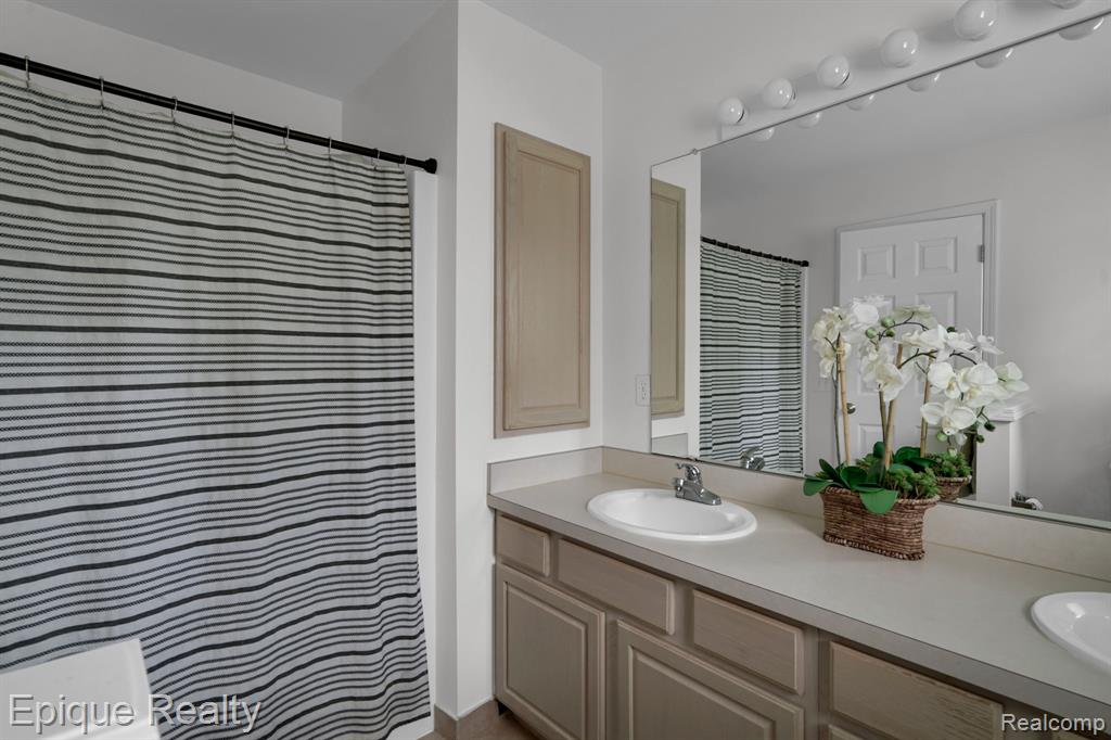 3593 Normandy Drive Rochester, MI 48306 - Photo 17 of 29 Gallery Image 17