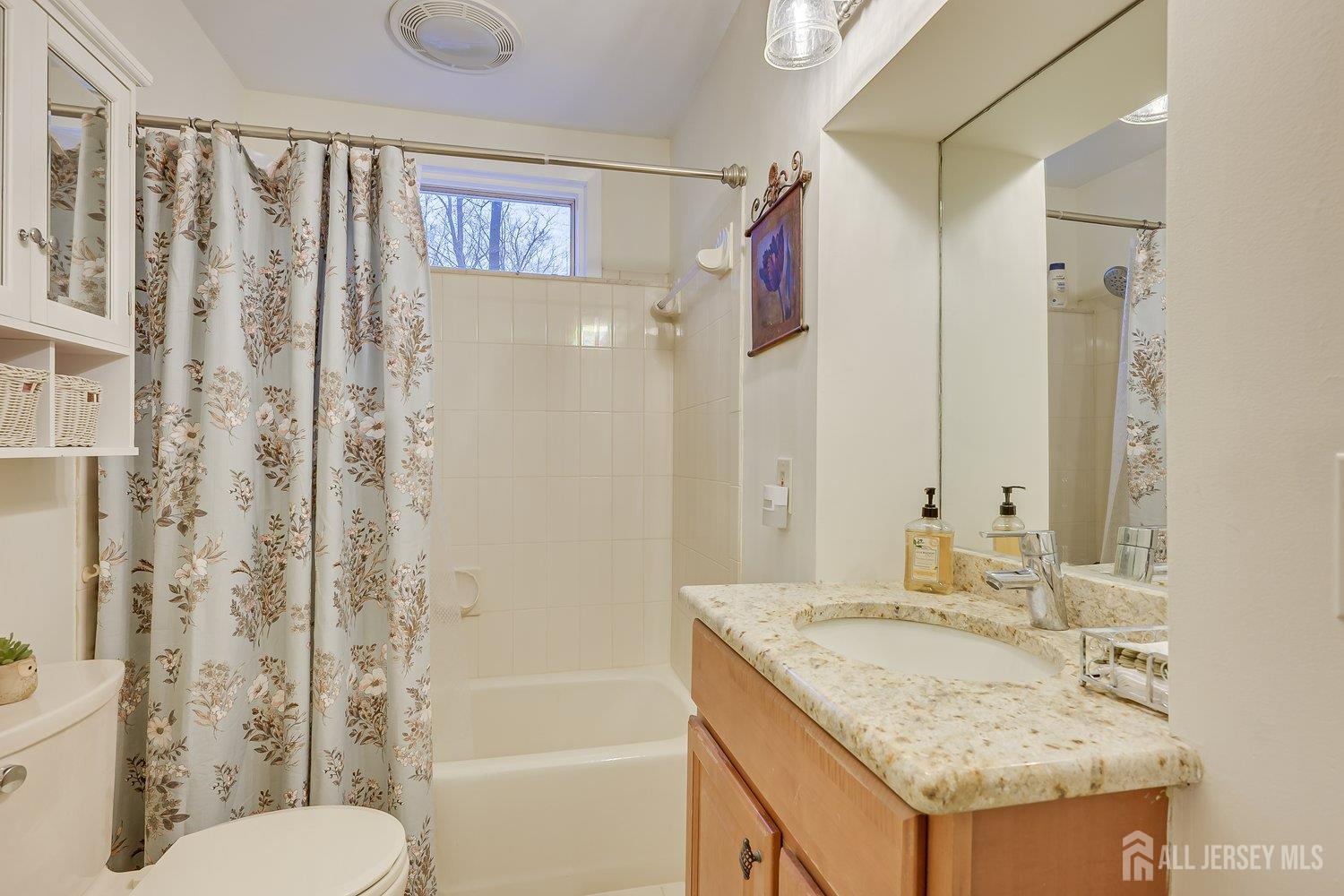 8 Adelphi Court Edison, NJ 08837 - Photo 23 of 36