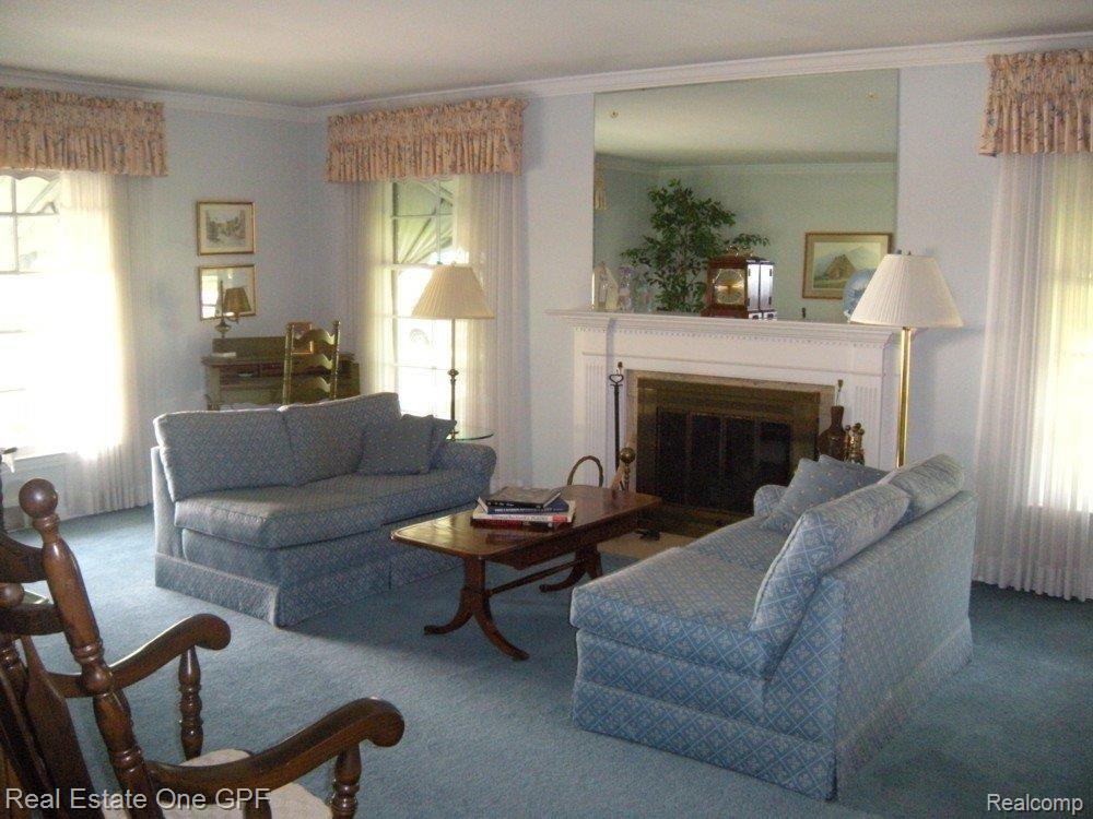 698 Shoreham Road Grosse Pointe, MI 48236 - Photo 2 of 21 Living room