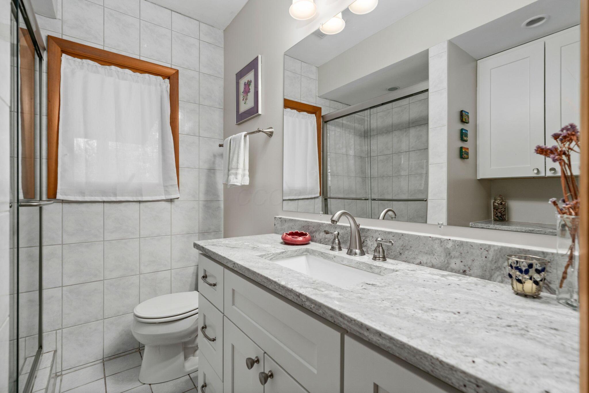 375 Home Road Delaware, OH 43015 - Photo 41 of 97 Full Bathroom 1