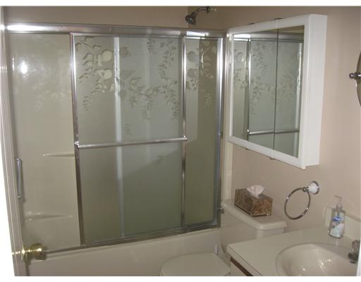 161 West Shore Road, Unit B8 Warwick, RI 02889 - Photo 9 of 16 Master Bath/Spa. Upstairs bathroom, immaculate and in "like new" condition