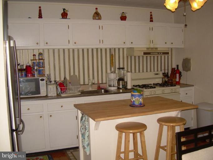 608 Charraway Road Baltimore, MD 21229 - Photo 2 of 11 Kitchen