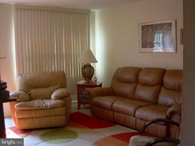 608 Charraway Road Baltimore, MD 21229 - Photo 5 of 11 Family Room