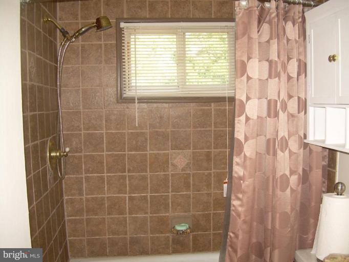 608 Charraway Road Baltimore, MD 21229 - Photo 6 of 11 Bath #1
