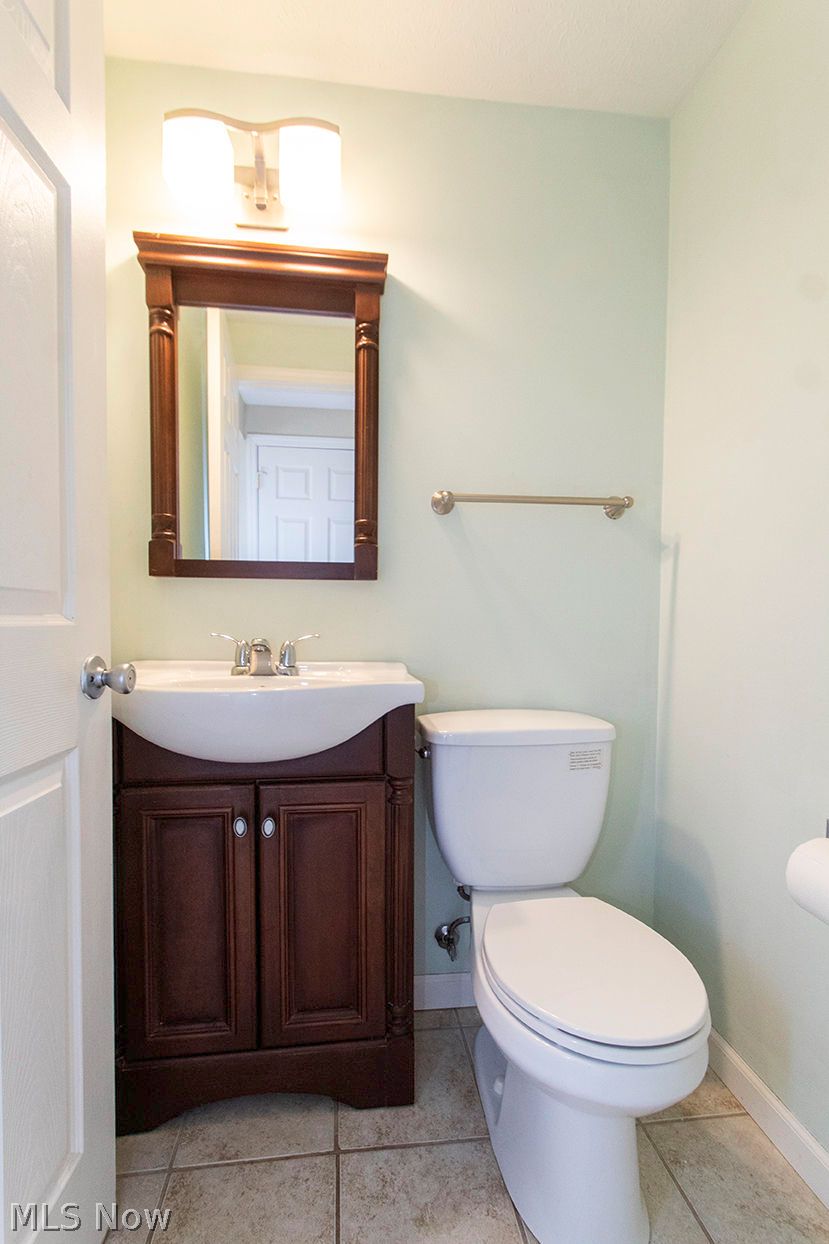 816 Wadsworth Road, Unit A7 Medina, OH 44256 - Photo 15 of 29 Half bath