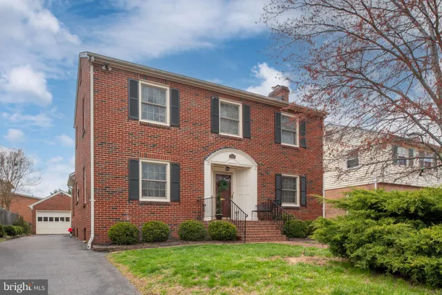 $749,900 | 1504 Augustine Avenue, Fredericksburg, VA 22401
